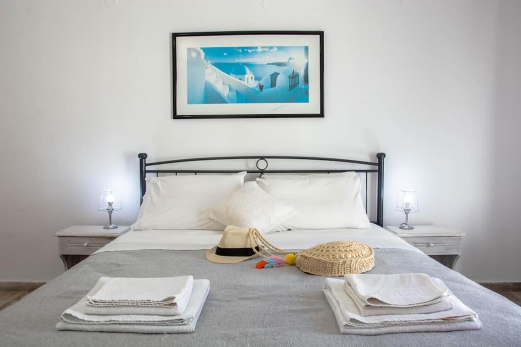 White Wave Studio 1 , 3Min Walk From Kamari Beach Экстерьер фото